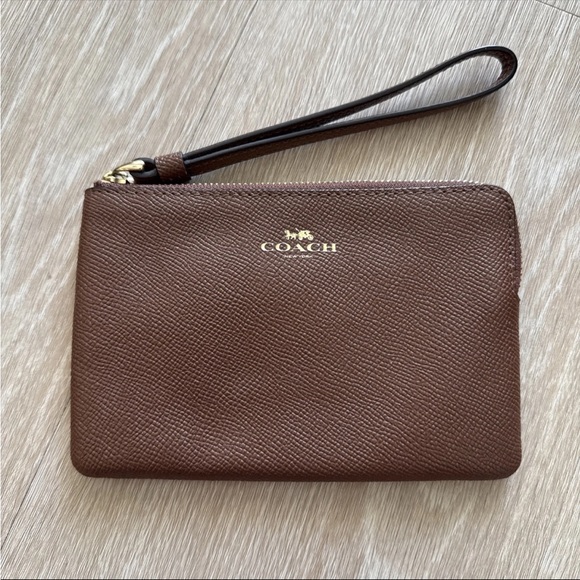 Coach Corner Zip Wristlet Pebbled Purse Honey Brown F58032 - Picture 1 of 6